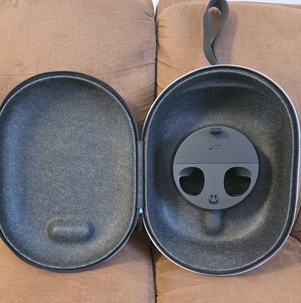 Meta Quest Carrying Case — Works with Meta Quest 3/3S Excellent Condition